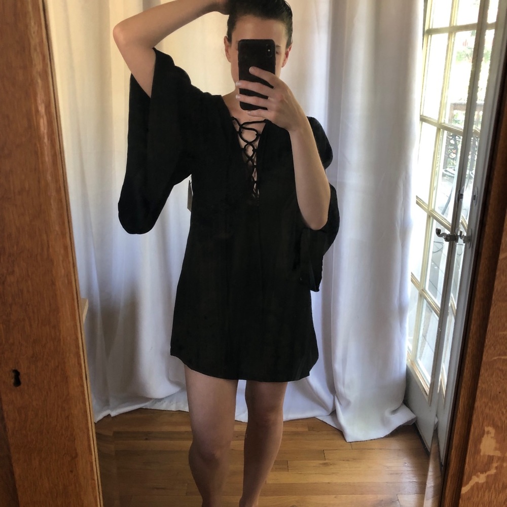 SOLD: Black Lace-Up Mini ✨